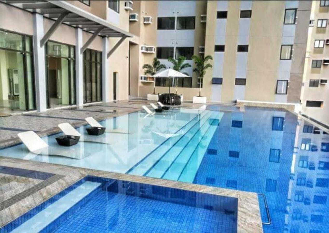 A Cozy Fully Furnished Private Room In Condominium Unit. 宿务 外观 照片